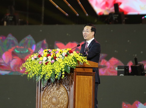 Tỉnh Hậu Giang đón nhận Huân chương Lao động hạng nhất- Ảnh 1. Chủ tịch nước Võ Văn Thưởng phát biểu tại lễ kỷ niệm 20 năm thành lập tỉnh Hậu Giang - Ảnh: TRUNG PHẠM