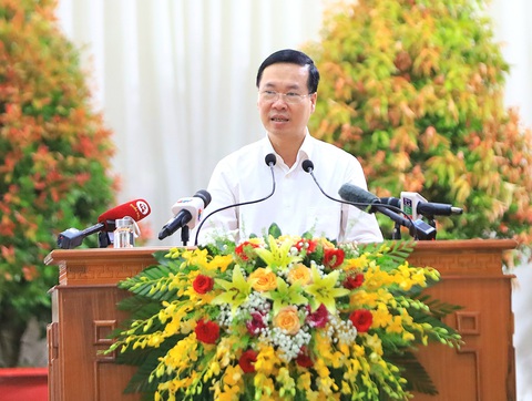 Chủ tịch nước: Chúng ta đã hoàn thành một mục tiêu rất tốt đẹp- Ảnh 1. Chủ tịch nước Võ Văn Thưởng phát biểu tại lễ bàn giao nhà đại đoàn kết của tỉnh Hậu Giang - Ảnh: TRUNG PHẠM