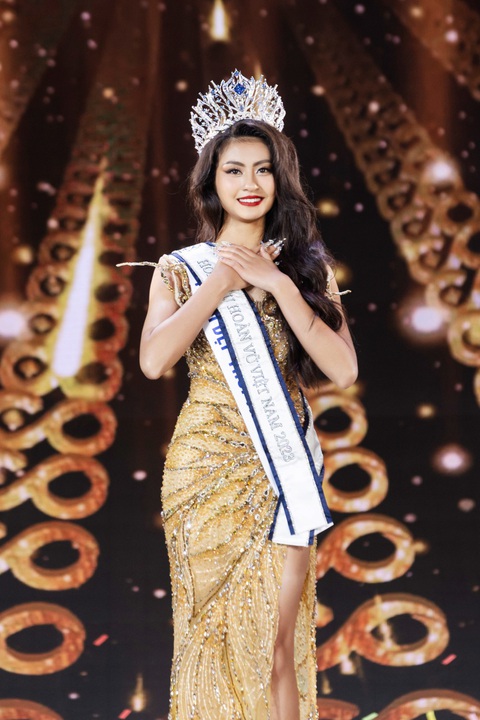 'Trò cưng Vũ Thu Phương' Xuân Hạnh đăng quang Miss Cosmo Vietnam 2023- Ảnh 2. Sắc vóc của Xuân Hạnh là chủ đề được bàn luận sôi nổi