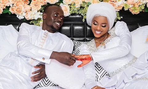 Sadio Mane cưới vợ kém 13 tuổi trước ngày lên đường dự AFCON- Ảnh 1. Aisha Tamba - cô dâu 18 tuổi của Sadio Mane - Ảnh: D.M.O