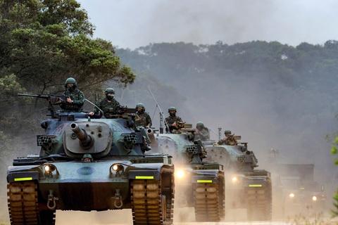 Lực lượng phòng vệ Đài Loan trong một cuộc diễn tập vào tháng 4-2023 - Ảnh: AFP Lực lượng phòng vệ Đài Loan trong một cuộc diễn tập vào tháng 4-2023 - Ảnh: AFP