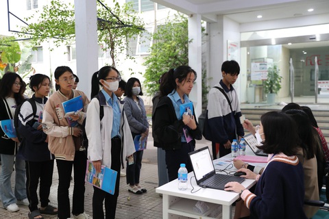 Đại học Quốc gia Hà Nội dự kiến có 84.000 lượt thí sinh thi đánh giá năng lực- Ảnh 1. Thí sinh tham gia kỳ thi đánh giá năng lực năm 2023 của Đại học Quốc gia Hà Nội - Ảnh: ĐHQGHN