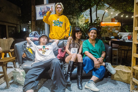 Má Năm nổi tiếng trong cộng đồng hip hop bởi sự ủng hộ con chơi hip hop và đồng hành với con trong các chương trình biểu diễn lớn, nhỏ - Ảnh: NVCC Má Năm nổi tiếng trong cộng đồng hip hop bởi sự ủng hộ con chơi hip hop và đồng hành với con trong các chương trình biểu diễn lớn, nhỏ - Ảnh: NVCC