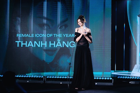 Thanh Hằng nũng nịu đòi chồng thưởng nóng- Ảnh 1. Thanh Hằng bất ngờ khi nhận giải