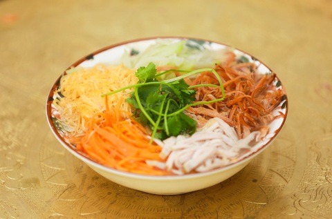 Bốn bát nấu trong mâm cỗ truyền thống Hà Nội, dạ mời các cụ xơi ngay cho nóng- Ảnh 3. Bát mực nấu rối - Ảnh: VĂN TUYẾN