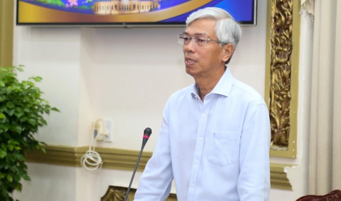 Phân cấp cho TP.HCM: Làm sao để TP.HCM tự quyết, ít phải đi hỏi bộ ngành- Ảnh 3. Phó chủ tịch UBND TP.HCM Võ Văn Hoan phát biểu tại hội nghị - Ảnh: THẢO LÊ