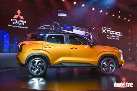 Chi tiết Mitsubishi Xforce ra mắt Việt Nam: Ngập tràn công nghệ để trở thành Xpander của phân khúc B- Ảnh 2. Thuộc phân khúc B nhưng Mitsubishi Xforce không chênh lệch quá nhiều với xe hạng C. Kích thước tổng thể 4.390 x 1.810 x 1.660 (mm), trục cơ sở 2.650mm, khoảng sáng gầm 222mm tốt nhất phân khúc, thậm chí lớn hơn một số xe hạng C. Trong khi đó, Xforce lại có bán kính quay đầu gọn nhất, chỉ 5,2m