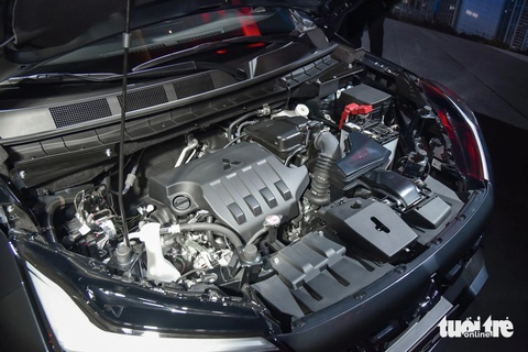 Chi tiết Mitsubishi Xforce ra mắt Việt Nam: Ngập tràn công nghệ để trở thành Xpander của phân khúc B- Ảnh 13. Mitsubishi Xforce được trang bị động cơ xăng hút khí tự nhiên, công suất 105 mã lực và mô men xoắn 141Nm, kết hợp với hộp số tự động vô cấp CVT và dẫn động cầu trước. Điểm đặc biệt về vận hành là xe có 4 chế độ lái cho các địa hình khác nhau gồm Đường bình thường, Đường ngập nước, Đường sỏi đá và Đường bùn lầy. Hệ thống kiểm soát lực phanh khi đánh lái gấp hay vào cua (AYC) cũng là điểm khác biệt của Xforce so với đối thủ