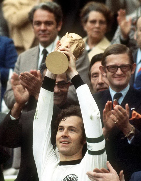 Beckenbauer - kẻ mạnh của làng bóng đá- Ảnh 3. Hình ảnh đáng nhớ của Beckenbauer - Ảnh: Reuters
