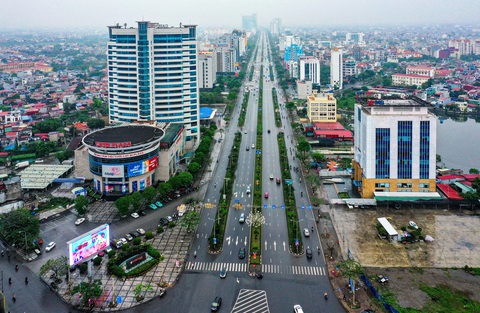 Hải Phòng làm gì để năm thứ 10 tăng trưởng hai con số?- Ảnh 1. Hải Phòng đề ra loạt giải pháp, nhiệm vụ cụ thể trong năm 2024 nhằm đạt được mục tiêu 10 năm liên tiếp tăng trưởng ở mức hai con số - Ảnh: HỒNG PHONG