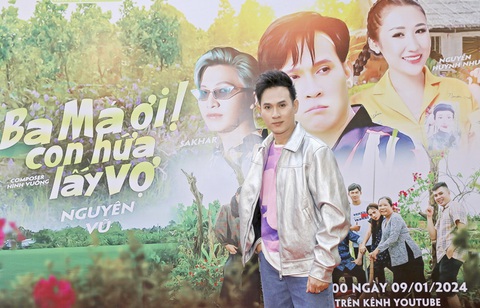 Ca sĩ Nguyên Vũ trong buổi ra mắt MV mới Ca sĩ Nguyên Vũ trong buổi ra mắt MV mới
