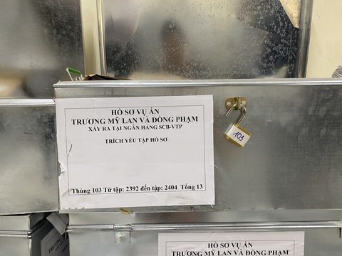 Hồ sơ vụ Vạn Thịnh Phát được đựng trong 104 rương - Ảnh: TUYẾT MAI Hồ sơ vụ Vạn Thịnh Phát được đựng trong 104 rương - Ảnh: TUYẾT MAI