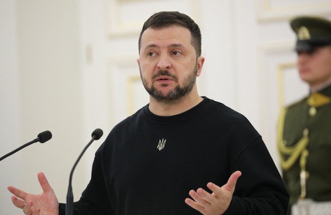 Tổng thống Ukraine Volodymyr Zelensky trong cuộc họp báo tại Vilnius, Lithuania, ngày 10-1 - Ảnh: AFP Tổng thống Ukraine Volodymyr Zelensky trong cuộc họp báo tại Vilnius, Lithuania, ngày 10-1-2024 - Ảnh: AFP