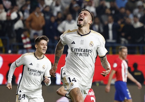 Tin tức thể thao sáng 11-1: Real Madrid thắng Atletico, vào chung kết Siêu cúp Tây Ban Nha- Ảnh 1. Các cầu thủ Real ăn mừng bàn thắng - Ảnh: REUTERS