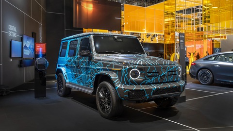 Cả đội hình Mercedes-Benz G-Class điện tới 'múa' tại CES 2024- Ảnh 2. Những dữ liệu hiện có về EQG cho thấy ngoại trừ khả năng vận hành vượt cả G-Class thường, EQG có ngoại, nội thất khá giống bản tiêu chuẩn chạy động cơ đốt trong - Ảnh: Jalopnik