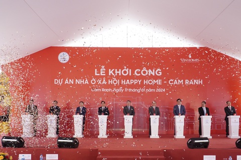 Khởi công dự án nhà ở xã hội rộng hơn 87ha tại Cam Ranh- Ảnh 1. Đại diện Tỉnh ủy, UBND tỉnh Khánh Hòa và chủ đầu tư phát động lễ khởi công dự án nhà ở xã hội Cam Ranh - Ảnh: TRẦN HƯỚNG