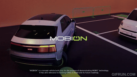 Xe Hyundai xoay tại chỗ, đỗ ghép vuông góc trong 1 nốt nhạc- Ảnh 1. Hyundai Mobion cho phép người lái đỗ xe vuông góc hay song song ở không gian hẹp cực kỳ dễ dàng - Ảnh cắt từ video, nguồn: Hyundai