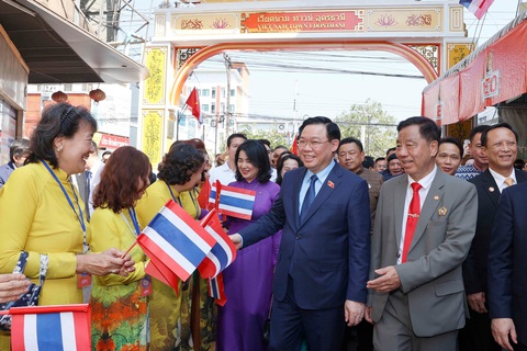 Chủ tịch Quốc Hội Vương Đình Huệ dự lễ khai trương Phố Việt Nam đầu tiên trên thế giới tại Udon Thani, Thái Lan vào tháng 12-2023 - Ảnh: TTXVN Chủ tịch Quốc hội Vương Đình Huệ dự lễ khai trương Phố Việt Nam đầu tiên trên thế giới tại Udon Thani, Thái Lan vào tháng 12-2023 - Ảnh: TTXVN