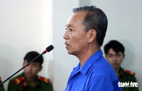 Xét xử cựu giám đốc Sở Nông nghiệp và Phát triển nông thôn Bà Rịa - Vũng Tàu- Ảnh 1. Ông Trần Văn Cường - cựu giám đốc Sở Nông nghiệp và Phát triển nông thôn tỉnh Bà Rịa - Vũng Tàu - tại tòa sáng 11-1 - Ảnh: Đ.H.