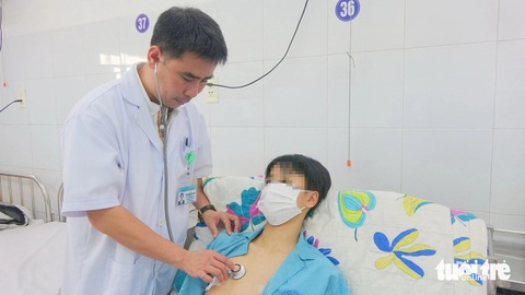 Nam sinh lớp 10 đứt lìa phế quản được cứu sống- Ảnh 1. Nam sinh lớp 10 bị đứt lìa phế quản được cứu sống nhờ cấp cứu và phẫu thuật kịp thời - Ảnh: BVCC