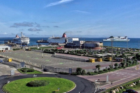 Cảng Rosslare ở Ireland, nơi phát hiện 14 người di cư lậu trốn trong container đông lạnh - Ảnh: IRISH INDEPENDENT Cảng Rosslare ở Ireland, nơi phát hiện 14 người di cư lậu trốn trong container đông lạnh - Ảnh: IRISH INDEPENDENT
