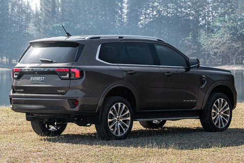 V6 Platinum: Bản đắt nhất mới của Ford Everest, thêm nhiều option xịn- Ảnh 2. Ford Everest đời mới đã có mặt tại Đông Nam Á gần 2 năm nhưng nhiều khu vực vẫn thiếu các cấu hình cao cấp, trong đó có Việt Nam - Ảnh: Ford