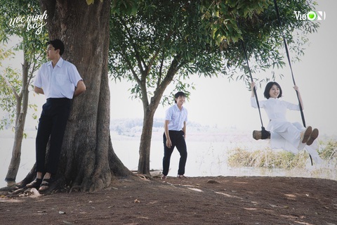 Lãnh Thanh hóa 'nam thần kinh' trong Ước mình cùng bay- Ảnh 2. Tuân có “mối tình bọ xít” rất đẹp với Nhi (Trịnh Thảo) - cô bạn trong xóm ngụ cư.