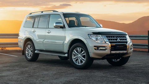 Huyền thoại Mitsubishi Pajero sắp trở lại, dùng động cơ hybrid để tiết kiệm hơn?- Ảnh 1. Pajero từng là dòng xe chủ lực của Mitsubishi nhưng khó khăn tài chính hãng gặp phải trong thập kỷ trước không cho phép họ phát triển thế hệ kế tiếp của mẫu SUV cỡ lớn - Ảnh: Mitsubishi