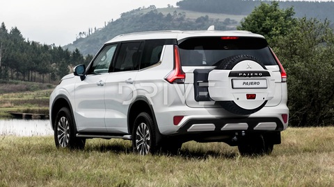 Huyền thoại Mitsubishi Pajero sắp trở lại, dùng động cơ hybrid để tiết kiệm hơn?- Ảnh 3. Nếu Pajero trở lại với khung gầm mới của riêng hãng, đây sẽ là dòng xe có bản sắc Mitsubishi đầu tiên trong nhiều năm trở lại đây - Ảnh: Drive