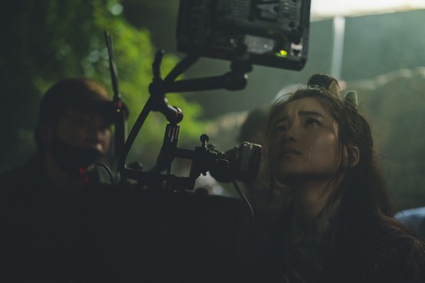 Đạo diễn xuất sắc nhất Cannes 2022 Park Chan-wook nhận xét Alienoid phần 2 thú vị hơn phần 1 Phim tận dụng triệt để kỹ xảo để mô tả những trận chiến kết hợp giữa công nghệ và ma thuật, mang đến nhiều trải nghiệm mới mẻ về mặt thị giác cho khán giả