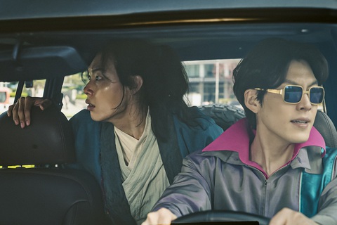 'Alienoid 2: Đa chiều hỗn chiến' nhận cơn mưa lời khen ngay khi ra mắt- Ảnh 2. Một cảnh trong Alienoid 2: Đa chiều hỗn chiến