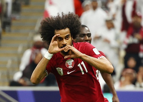 Qatar thắng đậm Lebanon ở trận khai mạc Asian Cup 2023- Ảnh 1. Niềm vui của Afif sau khi ghi bàn vào lưới Lebanon - Ảnh: REUTERS