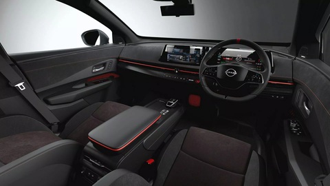 Nissan Ariya thêm bản hiệu suất cao, dùng thanh âm xe đua Formula E tô điểm- Ảnh 3. Nội thất xe tiếp tục chọn các dải đỏ thanh mảnh làm yếu tố trang trí chính - Ảnh: Nissan