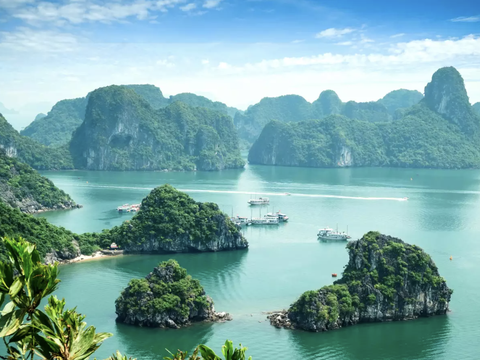Việt Nam chiếm nhiều vị trí trong các top điểm đến 2024 của Tripadvisor- Ảnh 4. Vịnh Hạ Long - Ảnh: ISTOCK