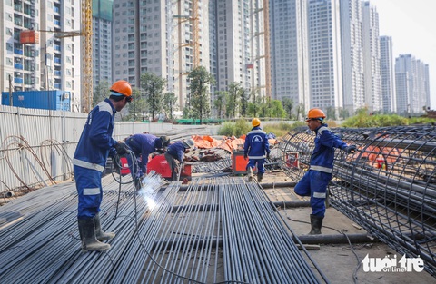 Đại công trường vành đai 3 qua Thủ Đức vẫn nhộn nhịp dù Tết đến gần- Ảnh 5. Trong đó, 4 gói thầu đã được khởi công giai đoạn 1, còn 6 gói thầu đang triển khai lựa chọn nhà thầu, ký hợp đồng và bàn giao mặt bằng - Ảnh: CHÂU TUẤN