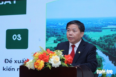 Đã trồng được 770 triệu cây theo đề án 'Trồng một tỉ cây xanh'- Ảnh 1. Ông Triệu Văn Lực - phó cục trưởng Cục Lâm nghiệp - cho biết cả nước trồng được 770 triệu cây xanh - Ảnh: HOÀNG TÁO