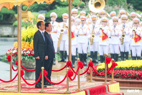 Lễ đón cấp nhà nước Tổng thống Indonesia tại Hà Nội- Ảnh 2. Đây là chuyến thăm cấp nhà nước thứ hai của ông Joko Widodo trên cương vị tổng thống Indonesia - Ảnh: NGUYỄN KHÁNH
