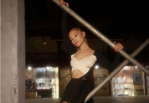 Màn tái xuất chấn động của Ariana Grande sau hơn ba năm- Ảnh 1. Tạo hình của Ariana Grande trong album mới - Ảnh: Instagram Ariana Grande