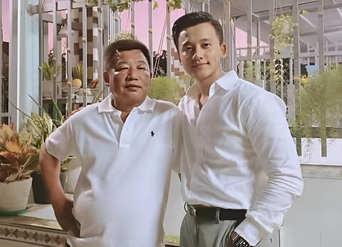 Tin tức giải trí 12-1: Mai Tài Phến bật khóc, Tuấn Trần xúc động khi nhắc về cha- Ảnh 2. Hình ảnh của Mai Tài Phến và cha được lồng vào tập mới của