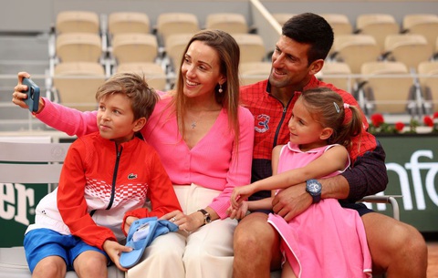Lý do Djokovic tính chuyện sớm giải nghệ- Ảnh 1. Djokovic muốn dành thời gian nhiều hơn cho vợ, con - Ảnh: Getty