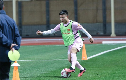 Tuyển Việt Nam là những ‘chú lùn’ ở Asian Cup 2023- Ảnh 3. Quang Hải chưa phải cầu thủ thấp nhất Asian Cup 2023 - Ảnh: VFF