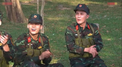Huỳnh Lập có nguy cơ bị Mono cướp danh hiệu ‘thánh lầy’- Ảnh 1. Mono thích ứng rất nhanh với các nghệ sĩ khi có những màn diễn tiểu phẩm cực mặn mòi