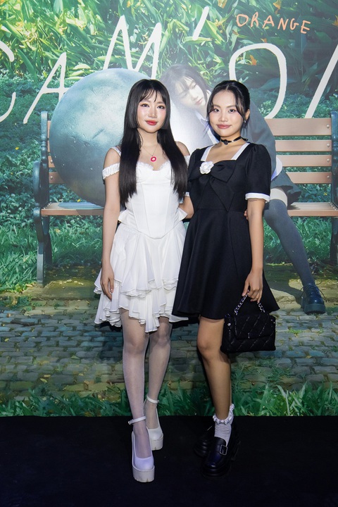Ca sĩ Phương Mỹ Chi và Orange. Ca sĩ Phương Mỹ Chi và Orange trông như hai chị em