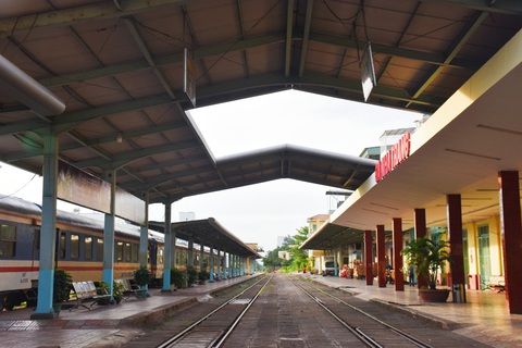 2 nhà ga cổ Nha Trang và Phú Vinh, 2 tương lai trái ngược- Ảnh 3. Ga Nha Trang có hệ thống đường ray hình bóng đèn