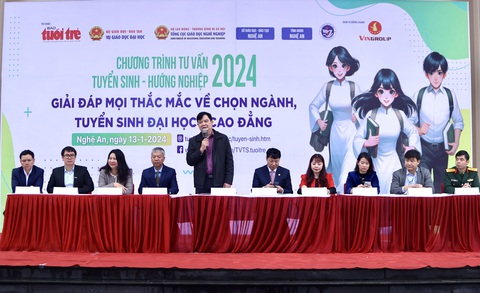 Thí sinh cẩn thận với những đề án tuyển sinh phát tán trên mạng xã hội- Ảnh 1. TS Nguyễn Mạnh Hùng, Vụ Giáo dục đại học, lưu ý thí sinh tại chương trình tư vấn sáng 13-1 - Ảnh: NGUYỄN KHÁNH