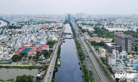 Chủ tịch Phan Văn Mãi: Cần điều chỉnh tinh thần trách nhiệm trong giải ngân đầu tư công- Ảnh 2. 5.000 tỉ đồng cải tạo bờ bắc kênh Đôi - Ảnh: CHÂU TUẤN