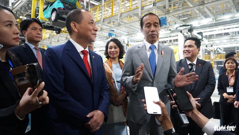 Tổng thống Indonesia ấn tượng với chất lượng của VinFast- Ảnh 3. Tổng thống Joko Widodo khẳng định sẽ tạo điều kiện thuận lợi nhất để VinFast sớm hoàn tất các thủ tục đầu tư sản xuất - kinh doanh tại thị trường Indonesia - Ảnh: TIẾN THẮNG
