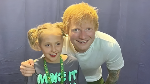 Siêu sao tỉ view Ed Sheeran ghi điểm với những lần quyên góp- Ảnh 4. Ở một trường hợp khác, Ed Sheeran giúp cô bé mắc bệnh nan y Caitlin Passey thực hiện những ước mơ mà em muốn làm, trong đó có việc chụp hình chung với thần tượng Ed Sheeran - Ảnh: BBC