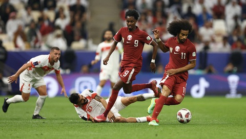 Qatar thắng đậm Lebanon ở trận khai mạc Asian Cup 2023- Ảnh 2. Qatar không cần đá quá hay vẫn thắng Lebanon - Ảnh: REUTERS