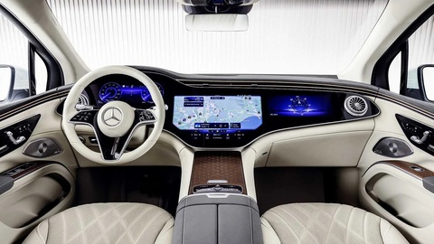 Mercedes-Benz muốn thêm màn hình lên táp lô, kín từ trái qua phải- Ảnh 1. Hyperscreen (ảnh) vẫn chưa đủ với Mercedes-Benz, mà hãng muốn phủ kín táp lô bằng màn hình - Ảnh: Mercedes-Benz